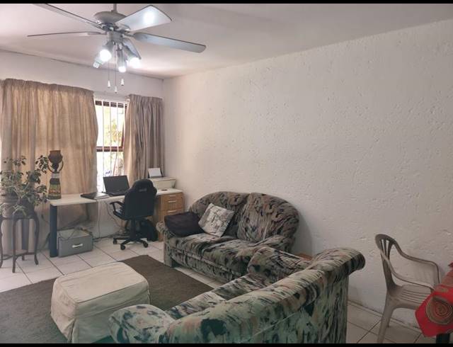 2 BEDROOM COMPLEX FOR SALE IN MARAIS STEYN PARK